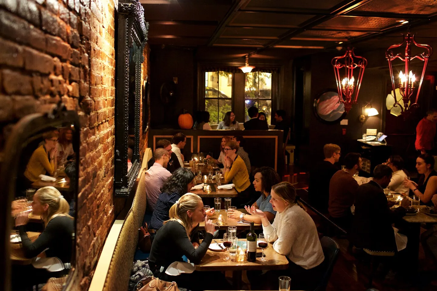 Interior acogedor de Bar Charlie