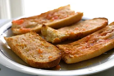 Tostada con tomate